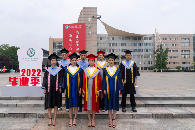 毕业服展示 夏令 摄.jpg